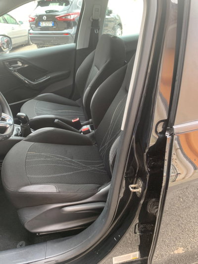 Peugeot 208 HDi 68 CV 5 porte Allure (8)