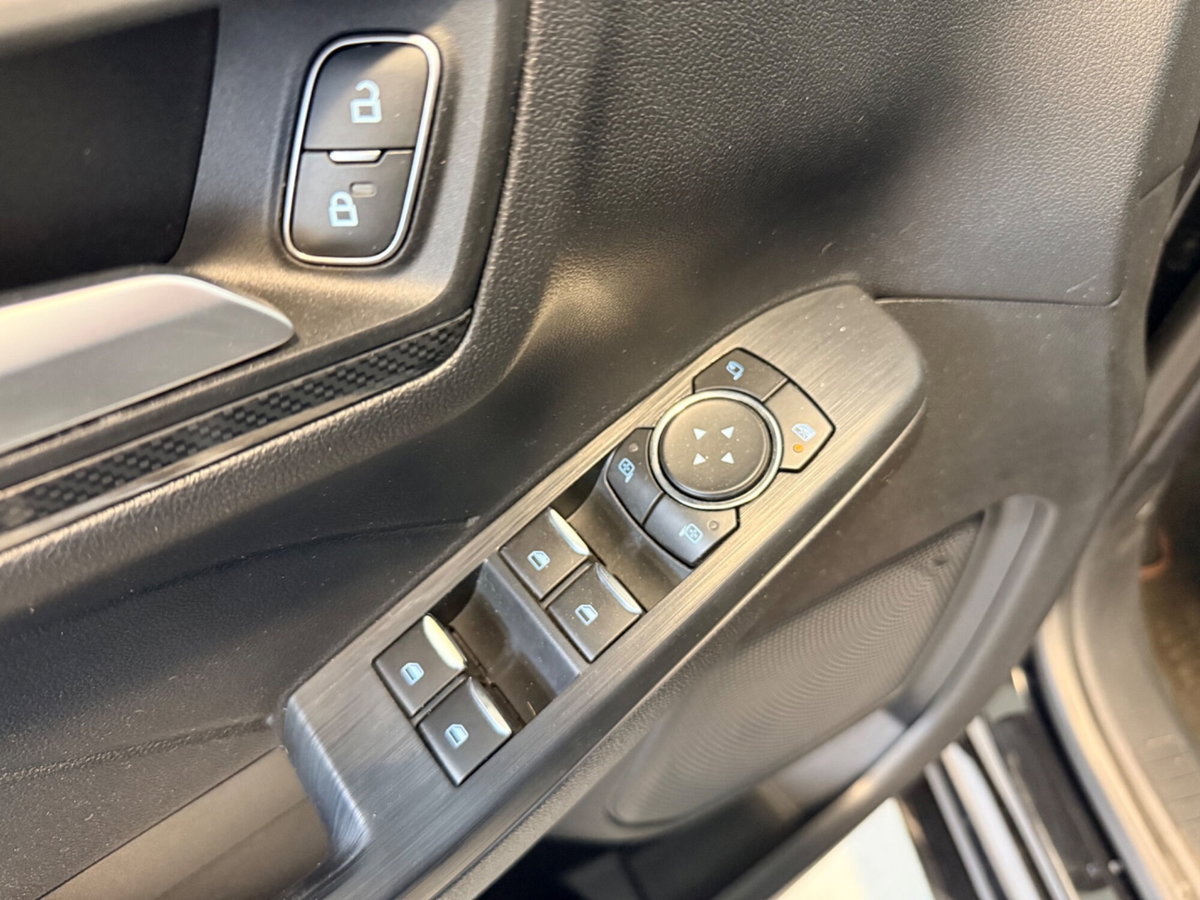 Ford Kuga 1.5 EcoBlue 120 CV 2WD ST-Line (13)