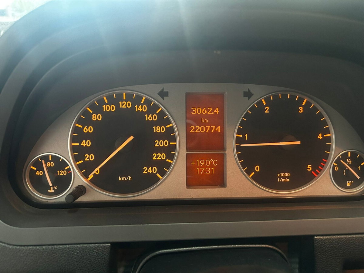 Mercedes-Benz Classe A 180 CDI Elegance (13)