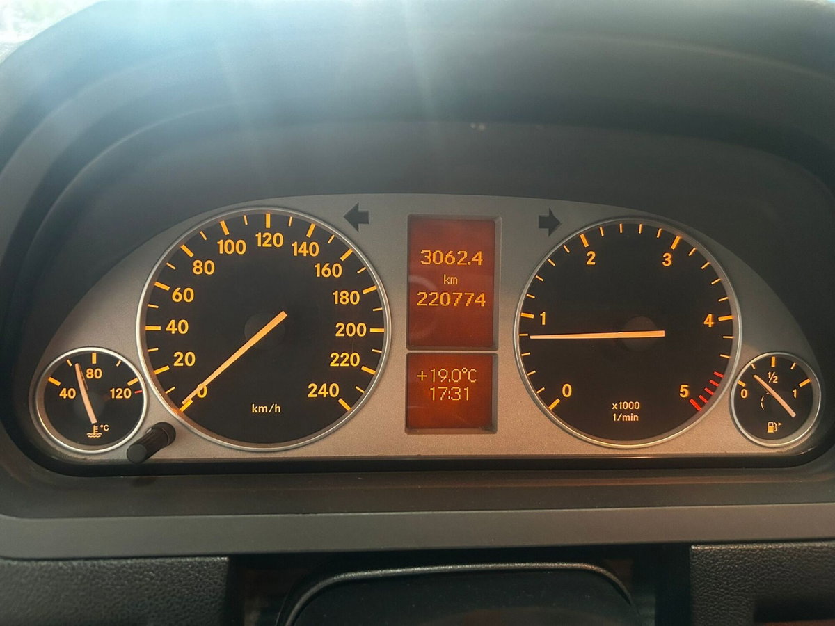 Mercedes-Benz Classe A 180 CDI Elegance (14)