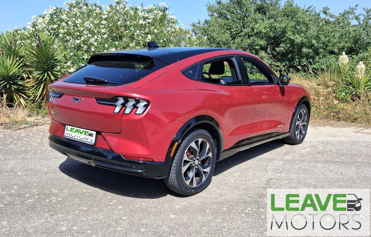 Ford Mustang Mach-E AWD  Standard 269CV (4)