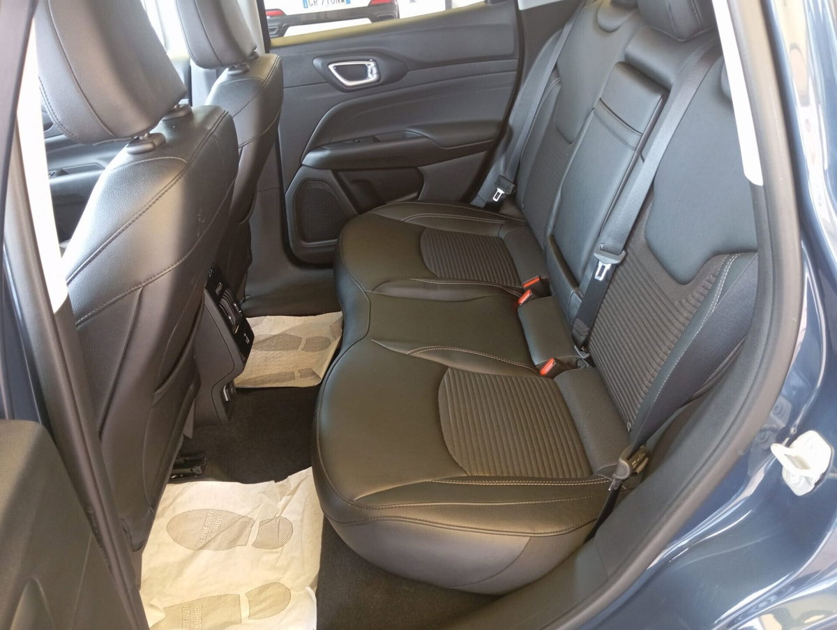 Jeep Compass 1.6 Multijet II 2WD Limited (13)