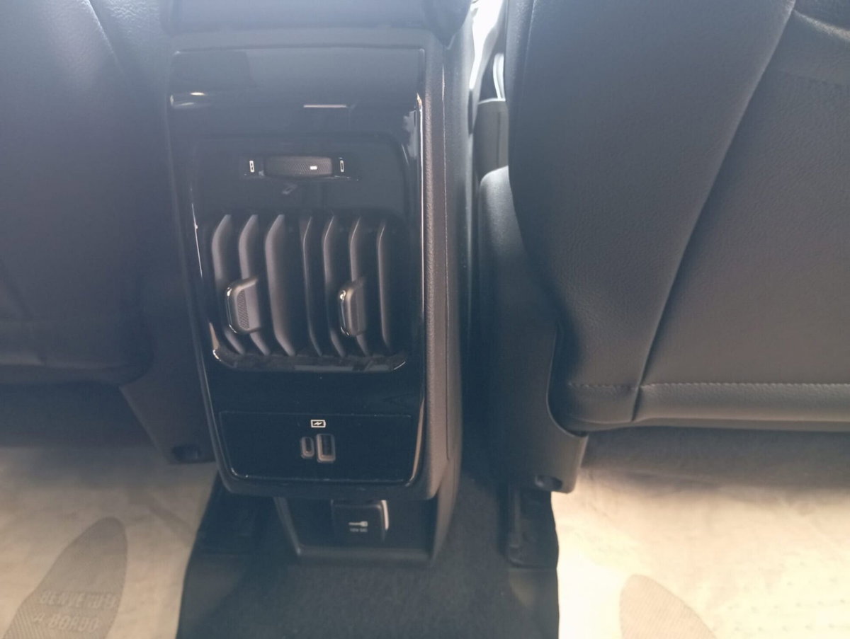 Jeep Compass 1.6 Multijet II 2WD Limited (17)