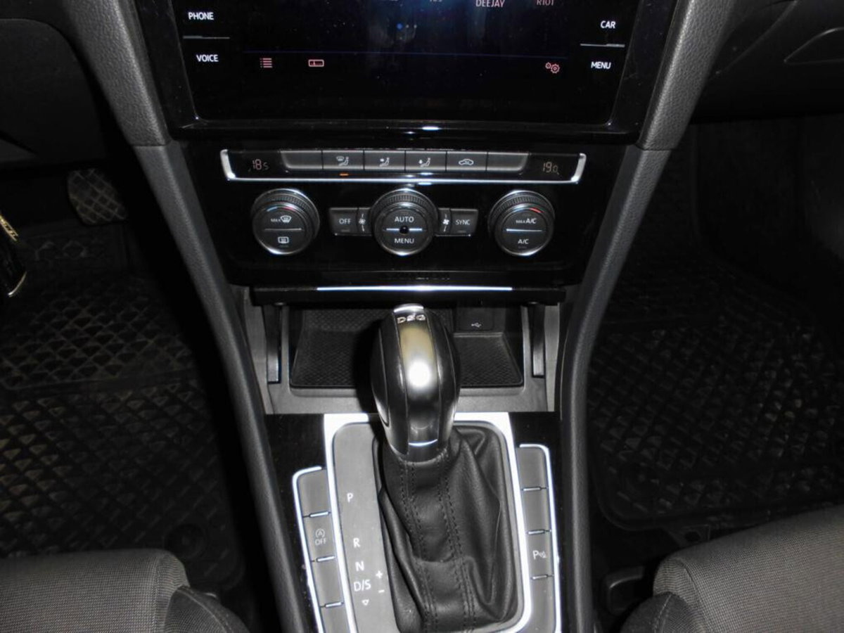 Volkswagen Golf 2.0 TDI DSG 5p. 4MOTION Executive BlueMotion Technology (11)