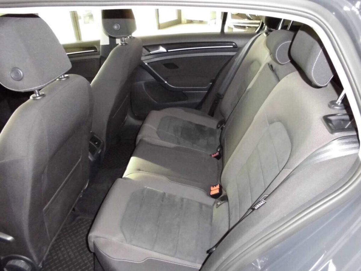 Volkswagen Golf 2.0 TDI DSG 5p. 4MOTION Executive BlueMotion Technology (9)