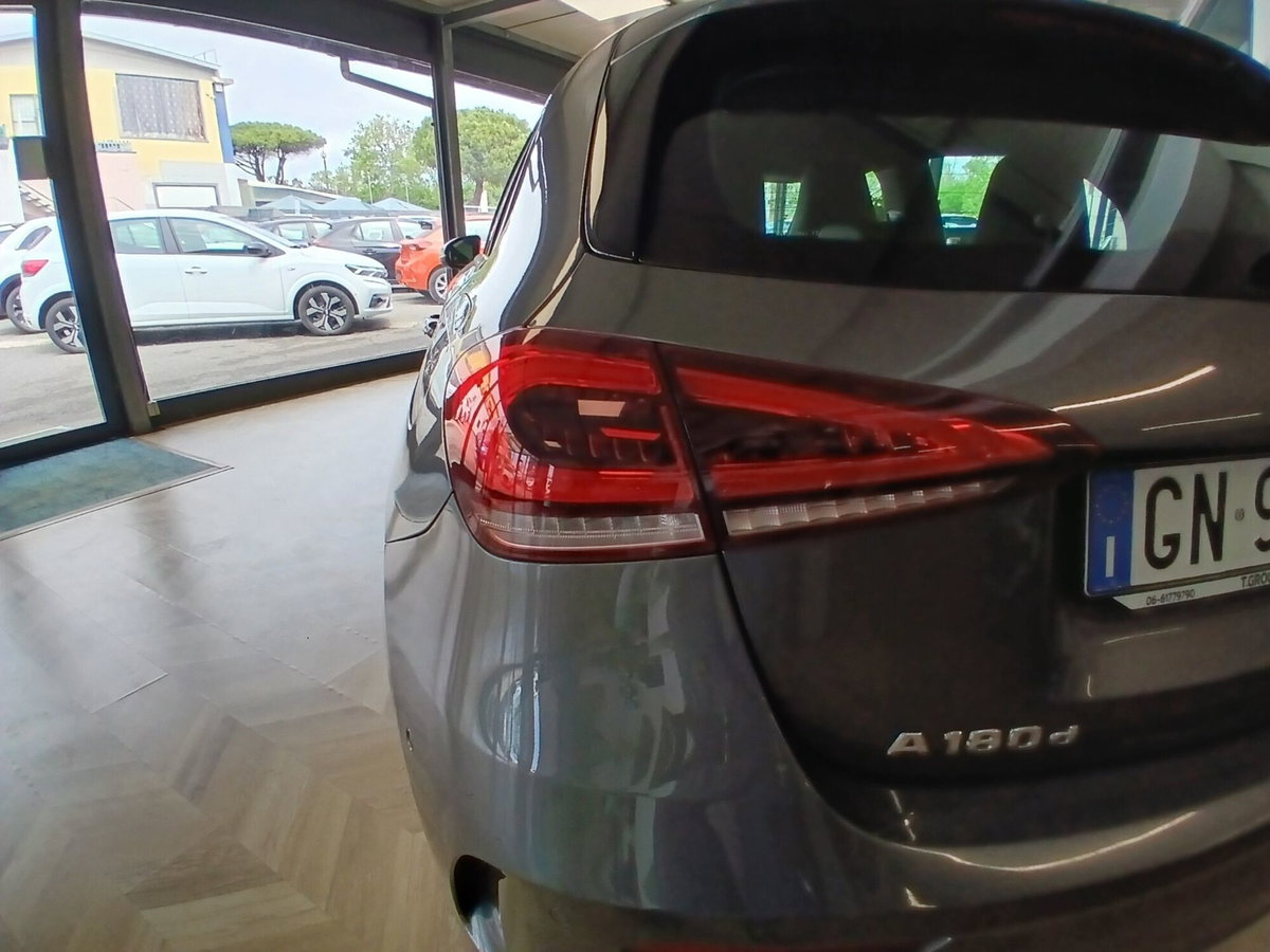 Mercedes-Benz Classe A 180 d Automatic Premium (13)
