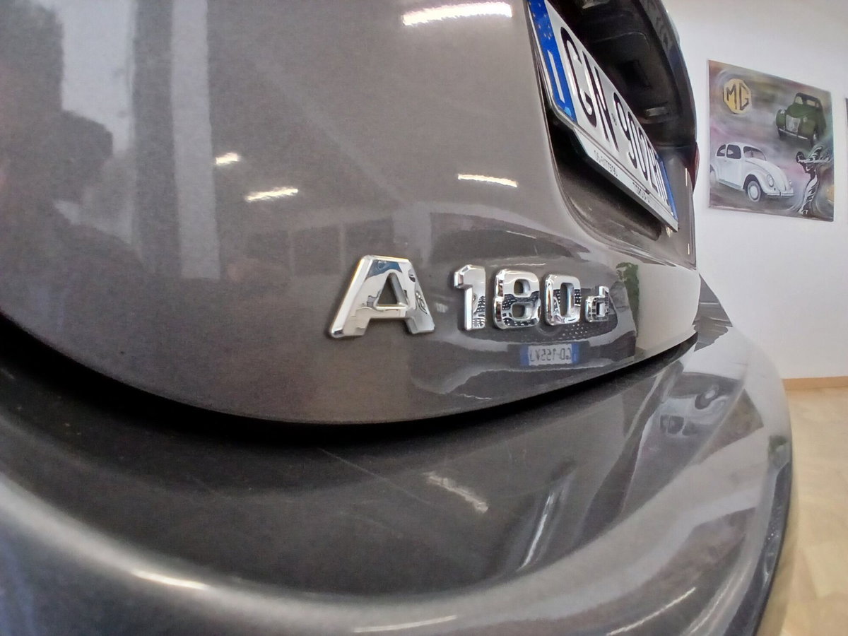 Mercedes-Benz Classe A 180 d Automatic Premium (14)