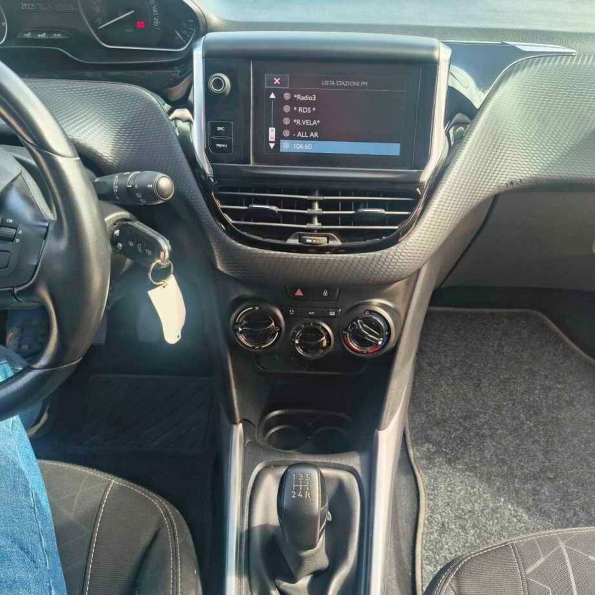 Peugeot 2008 75 Active (11)