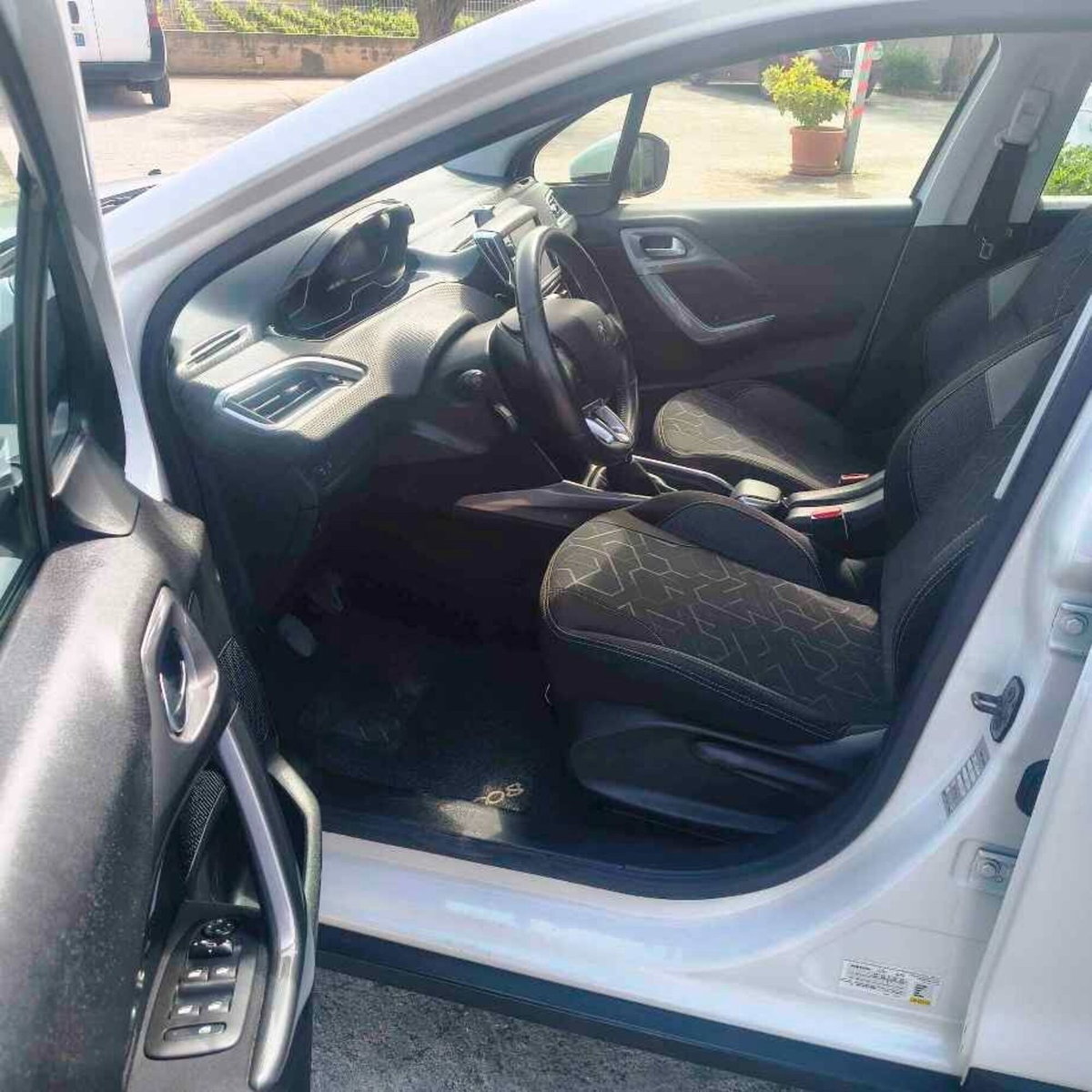 Peugeot 2008 75 Active (5)