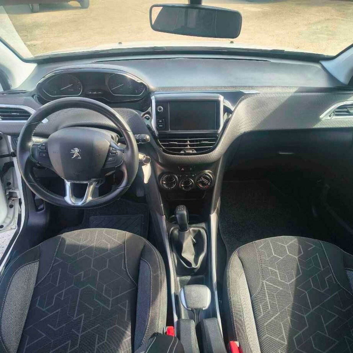 Peugeot 2008 75 Active (8)