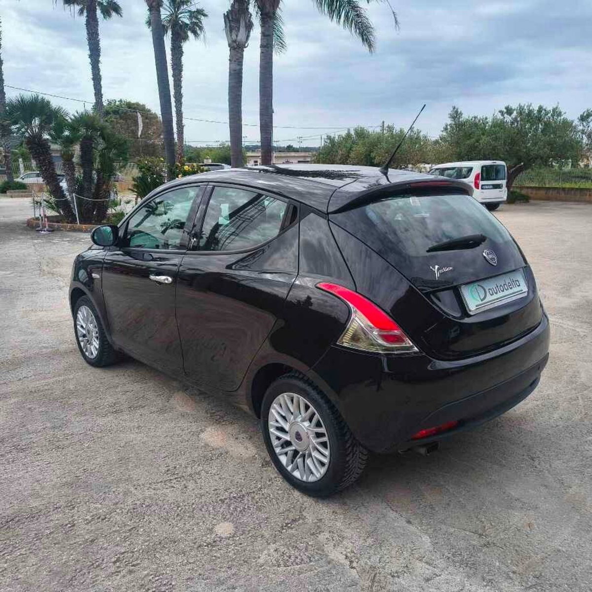 Lancia Ypsilon 1.2 69 CV 5 porte Gold (2)