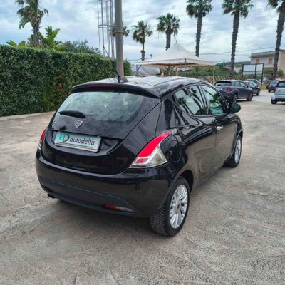 Lancia Ypsilon 1.2 69 CV 5 porte Gold (3)