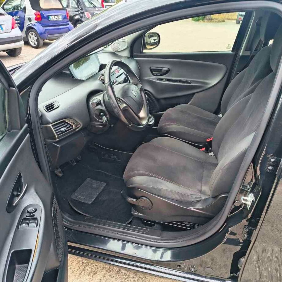 Lancia Ypsilon 1.2 69 CV 5 porte Gold (5)
