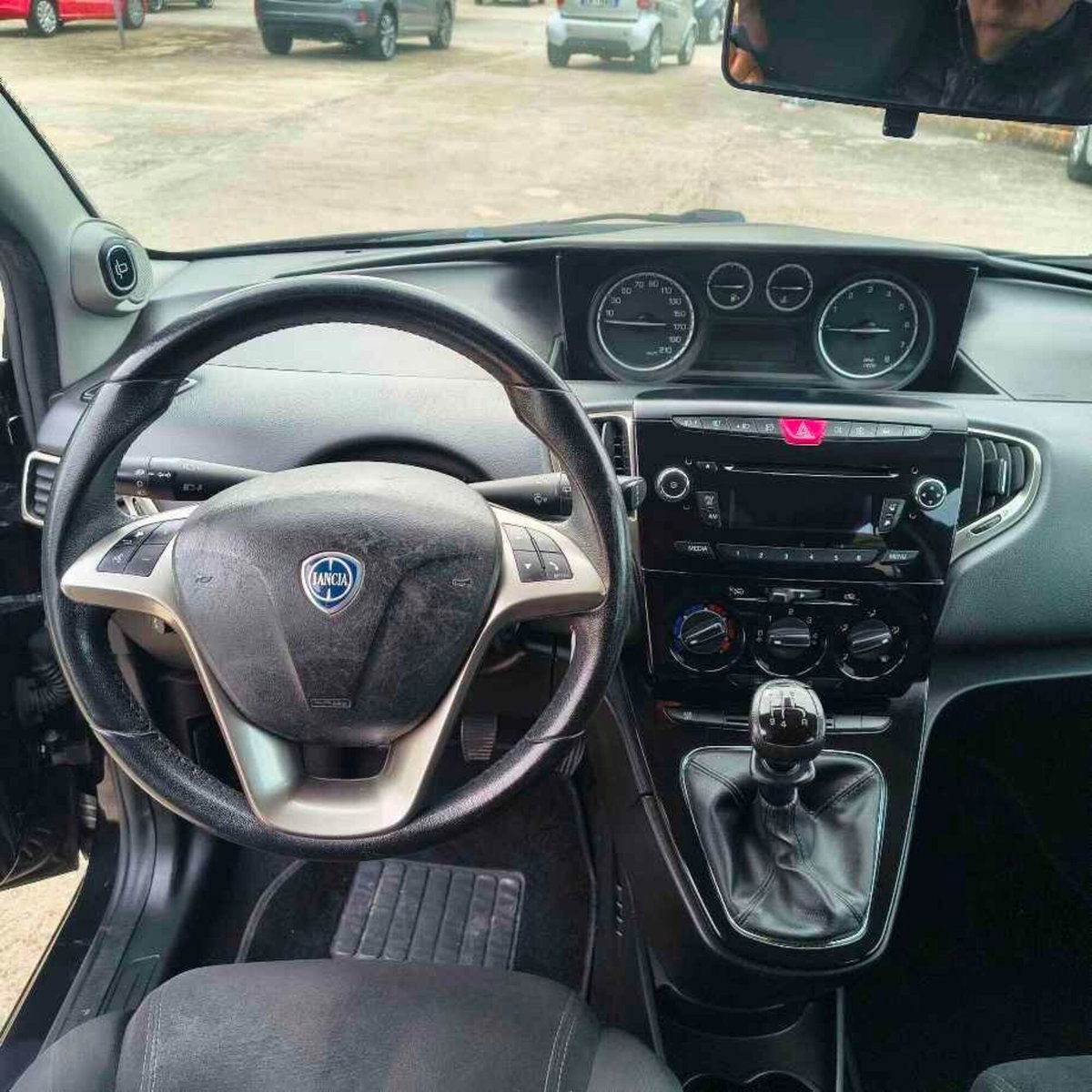Lancia Ypsilon 1.2 69 CV 5 porte Gold (8)