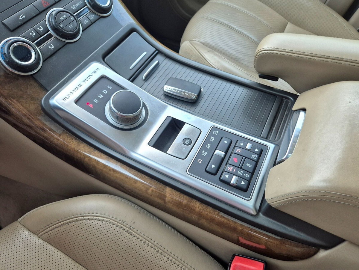 Land Rover Range Rover Sport 3.0 SDV6 HSE (13)
