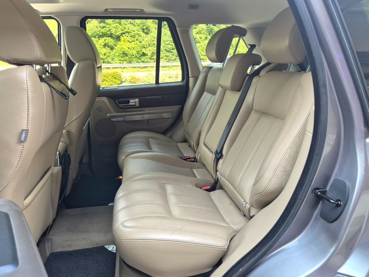 Land Rover Range Rover Sport 3.0 SDV6 HSE (8)