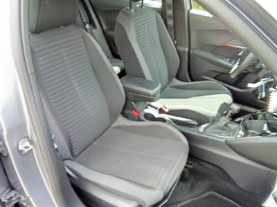 Peugeot 2008 PureTech 100 S&S Active Pack (11)