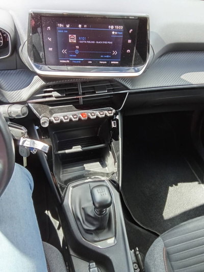 Peugeot 2008 PureTech 100 S&S Active Pack (17)
