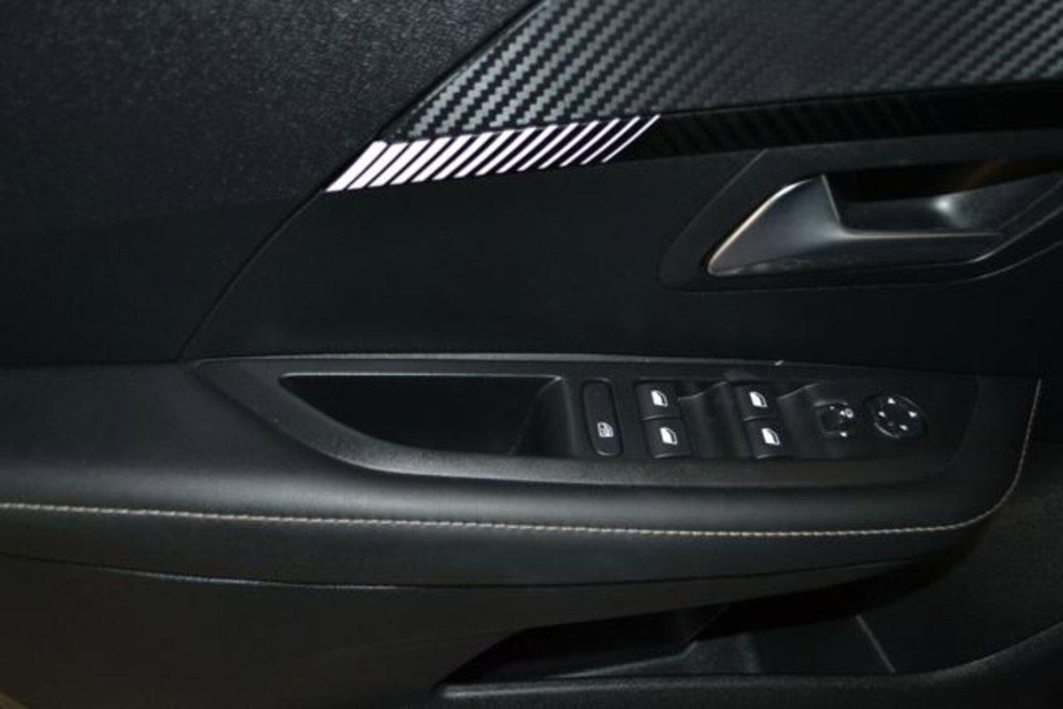 Peugeot 208 50 kWh Allure (11)