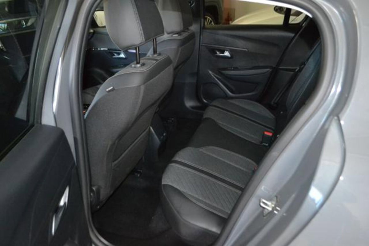Peugeot 208 50 kWh Allure (13)