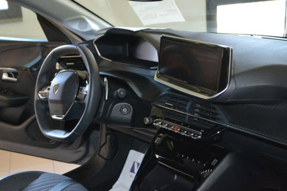 Peugeot 208 50 kWh Allure (14)