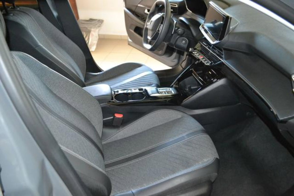 Peugeot 208 50 kWh Allure (15)