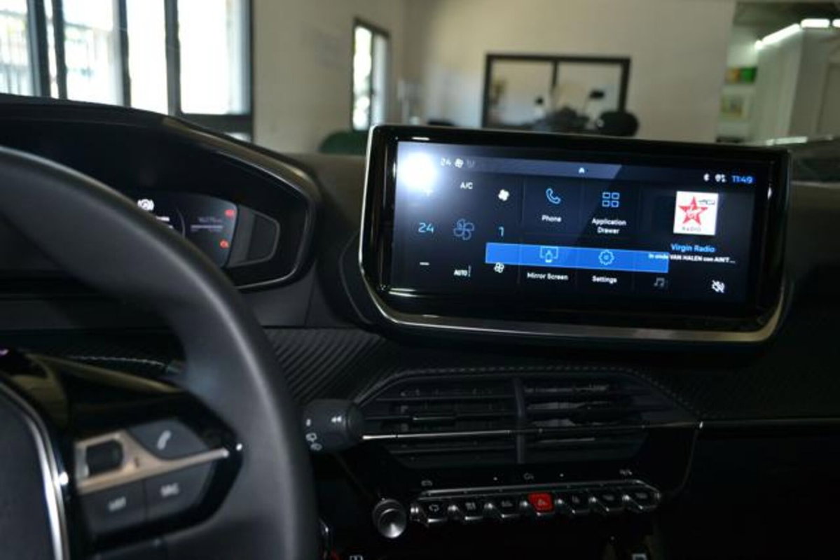 Peugeot 208 50 kWh Allure (8)