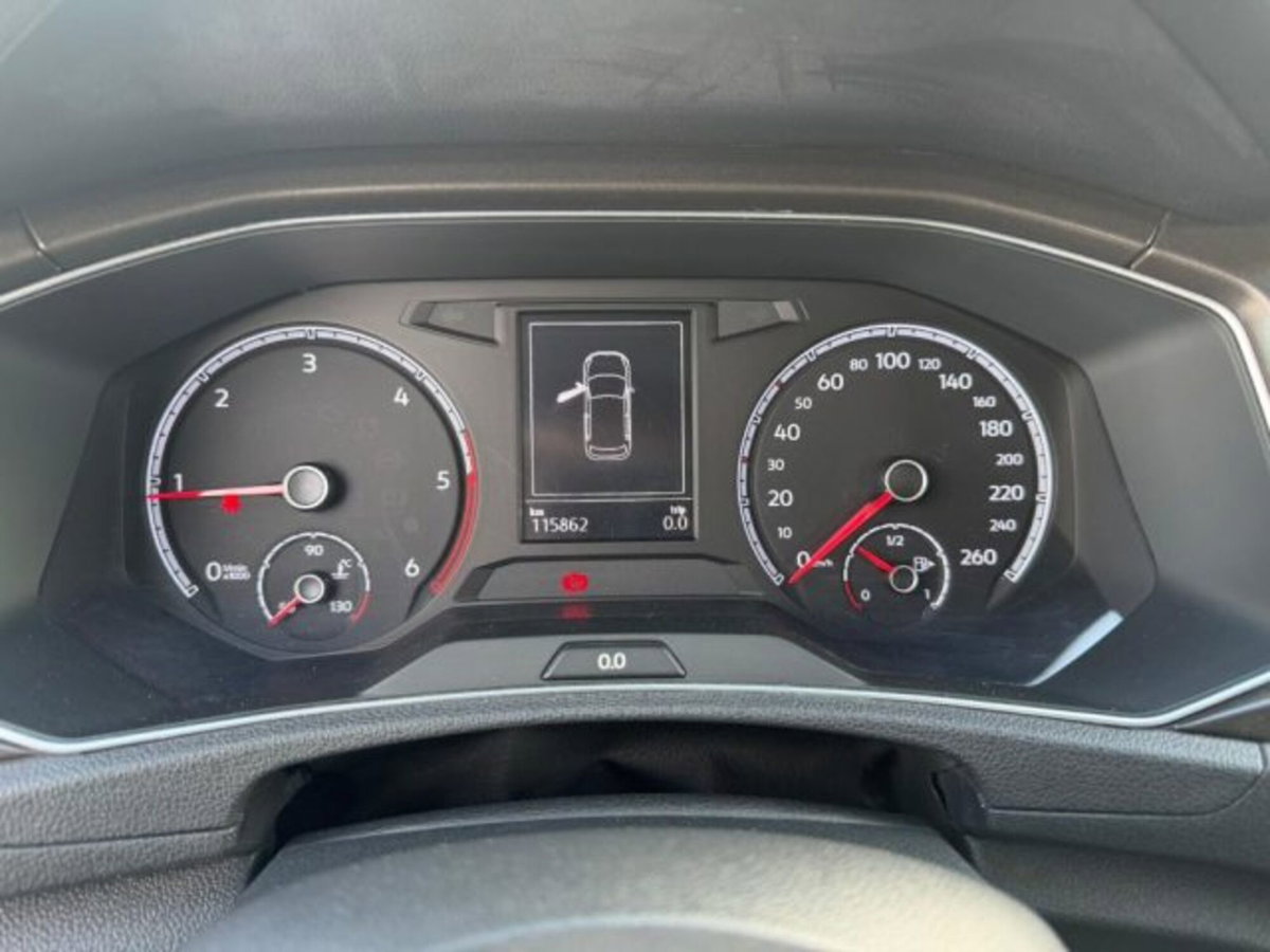 Volkswagen T-Roc 1.6 TDI SCR Business BlueMotion Technology (9)