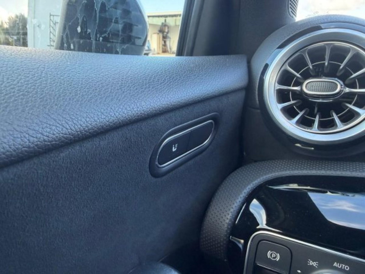 Mercedes-Benz Classe A Sedan 200 d AMG Line Premium Plus auto (16)