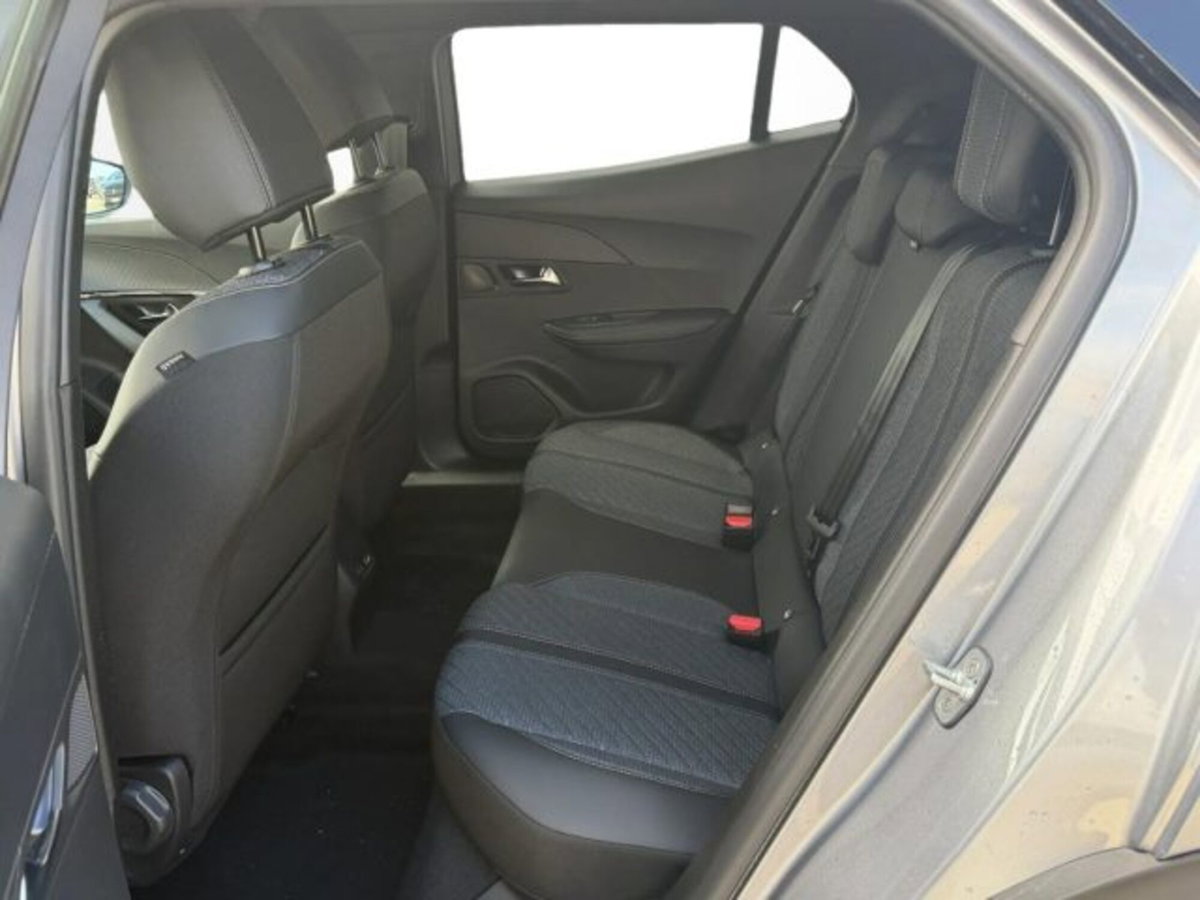Peugeot 2008 PureTech 100 S&S Allure (9)