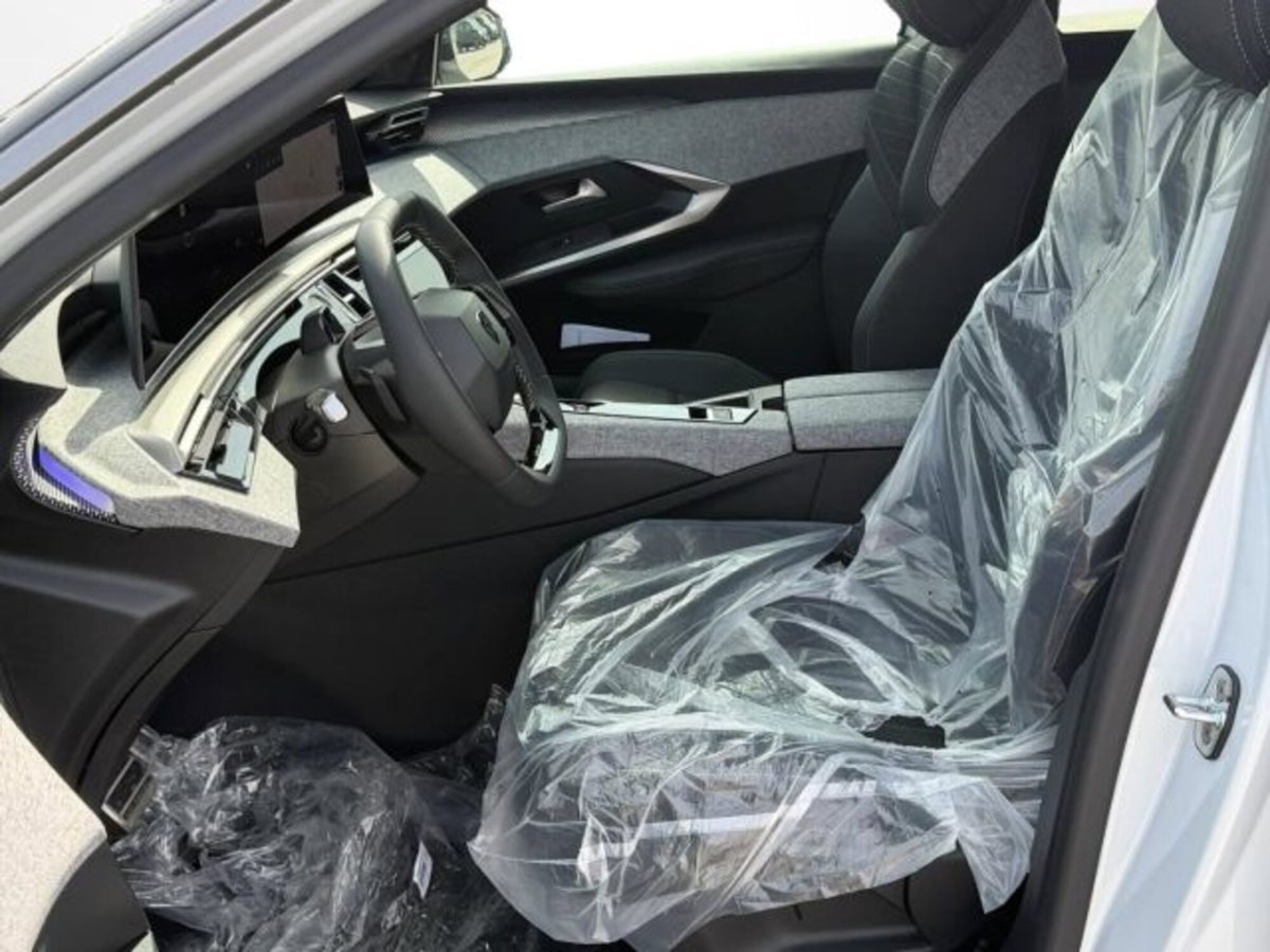 Peugeot 3008 1.2 hybrid GT 145cv e-dcs6 (10)