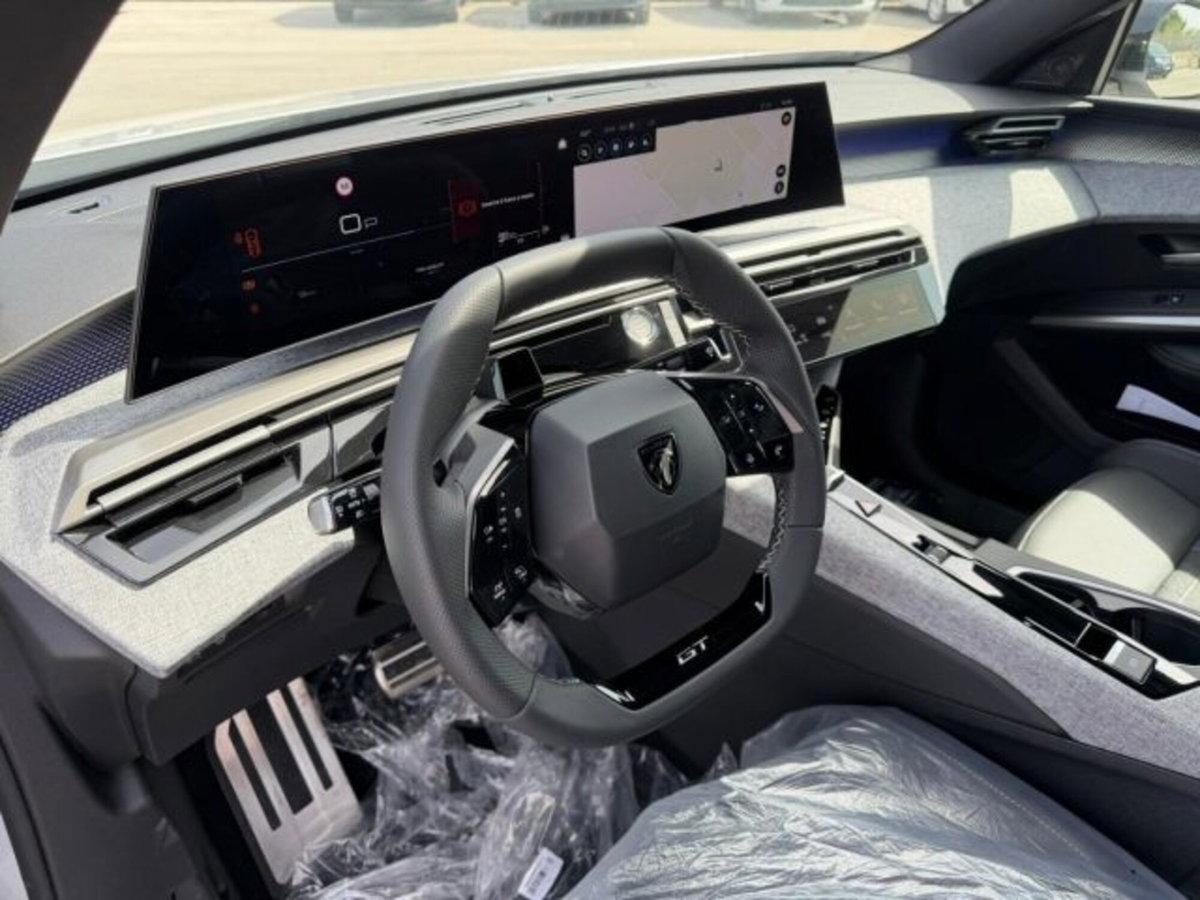 Peugeot 3008 1.2 hybrid GT 145cv e-dcs6 (11)