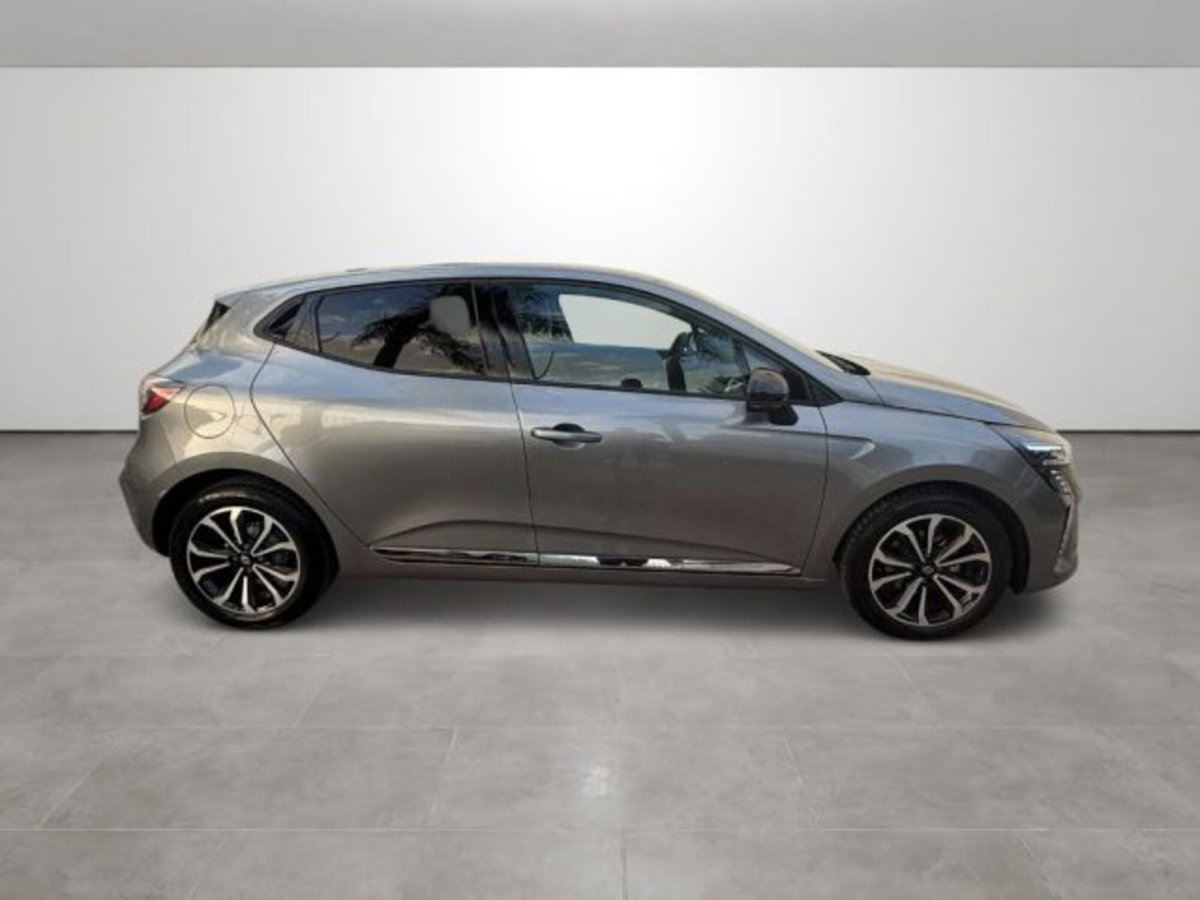 Renault Clio TCe 90 CV 5 porte Techno (8)
