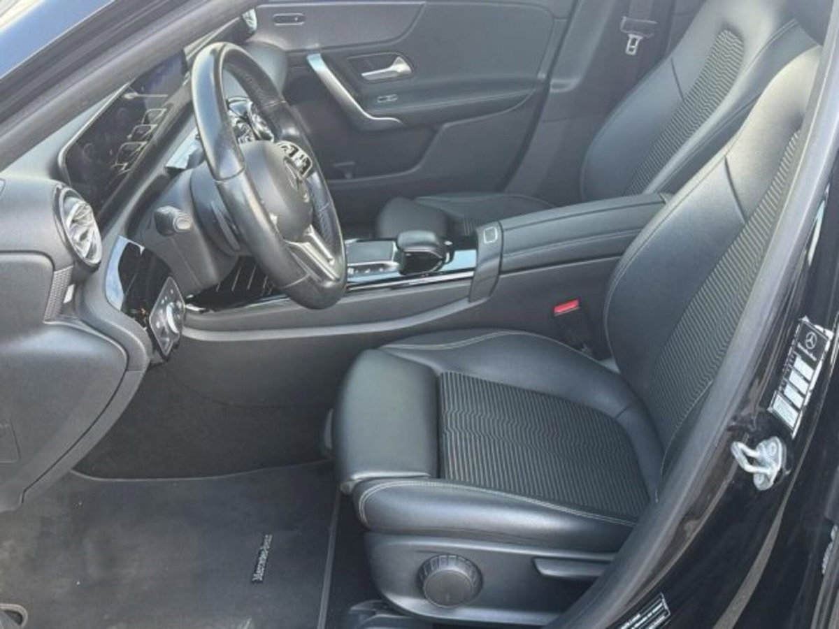 Mercedes-Benz Classe A Sedan 180 d Automatic 4p. Sport (11)