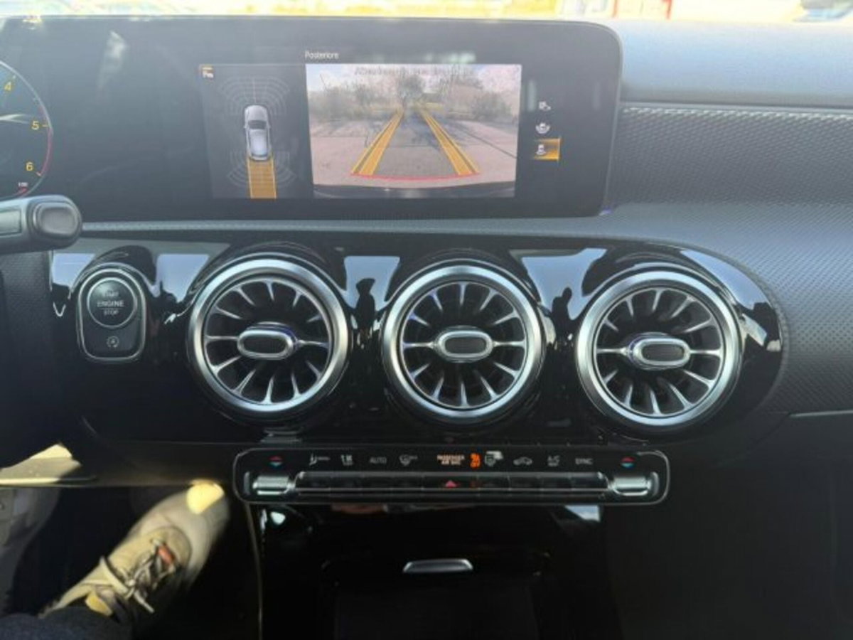 Mercedes-Benz Classe A Sedan 180 d Automatic 4p. Sport (12)
