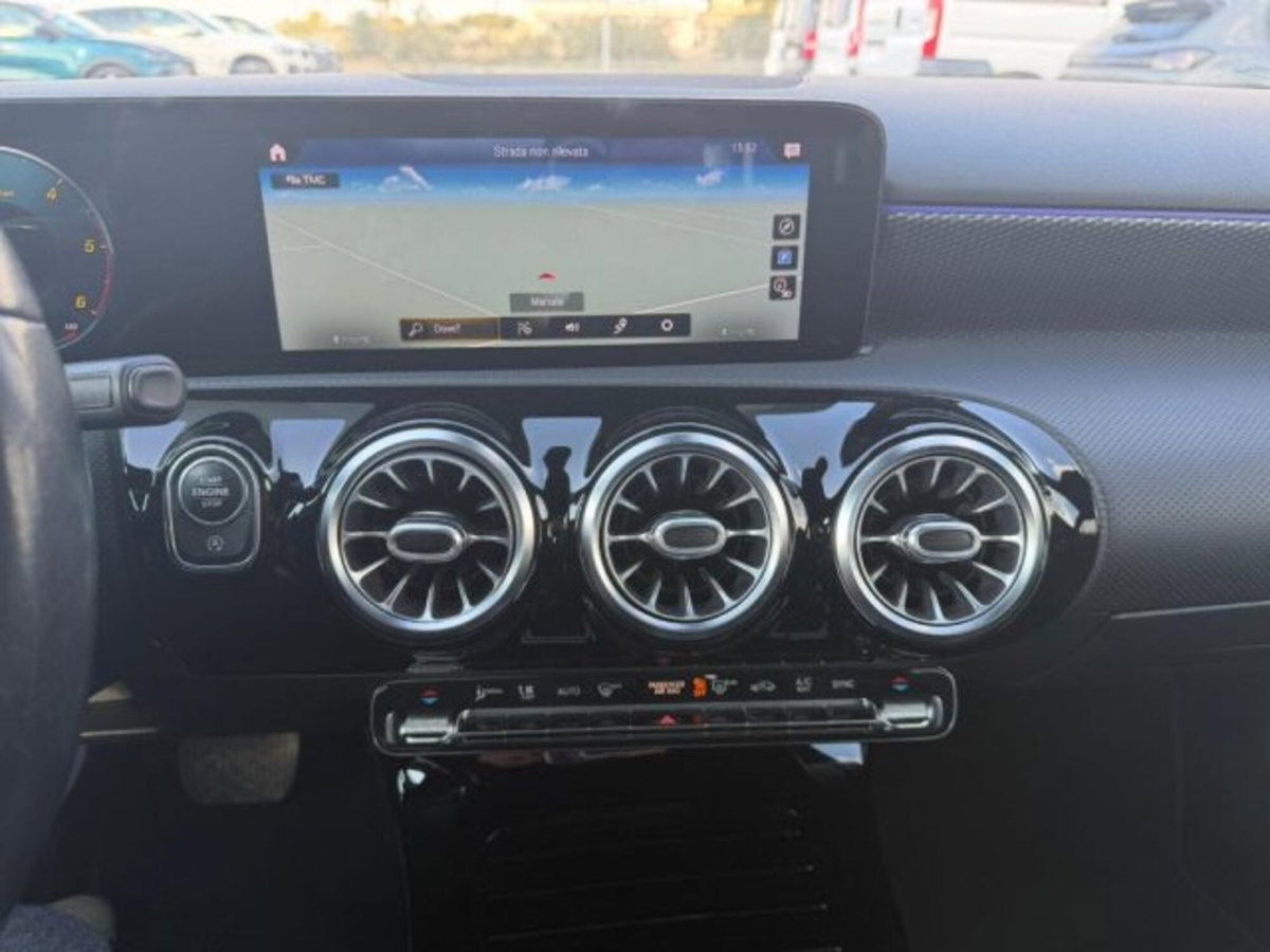 Mercedes-Benz Classe A Sedan 180 d Automatic 4p. Sport (14)