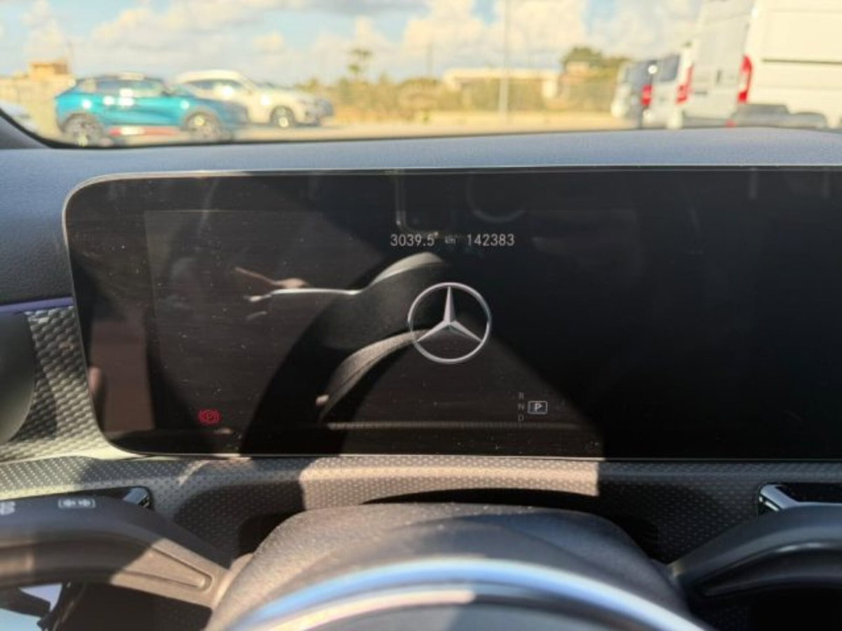 Mercedes-Benz Classe A Sedan 180 d Automatic 4p. Sport (17)