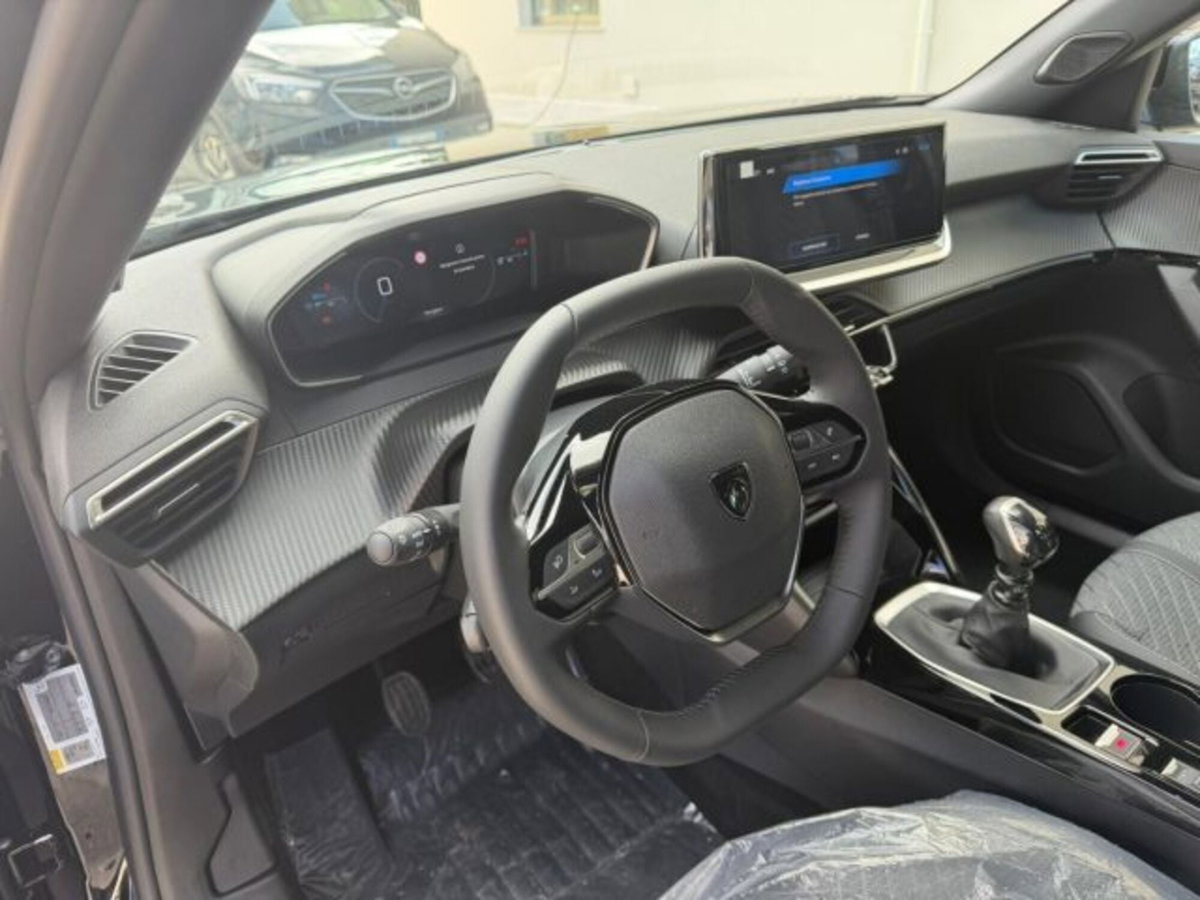 Peugeot 2008 PureTech 100 S&S Allure (14)