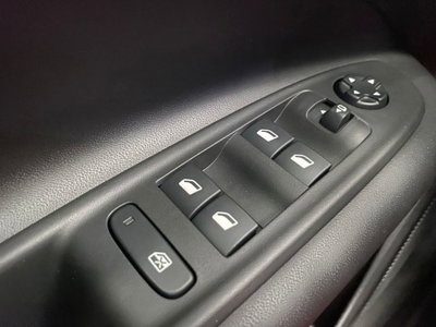 Jeep Avenger 1.2 turbo e-hybrid mhev Summit fwd 110cv edct6 (20)