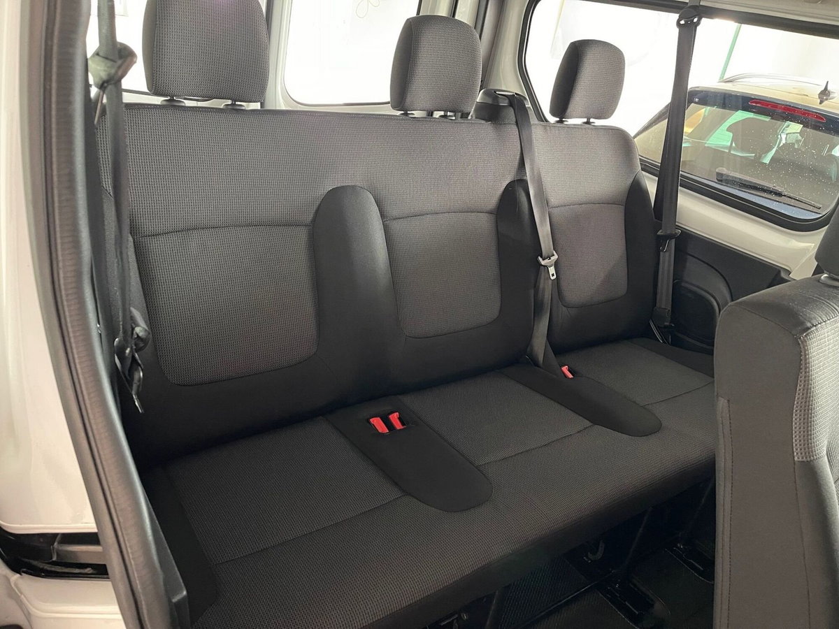 Renault Trafic 2.0 blue dci 110cv L2 Authentic (11)