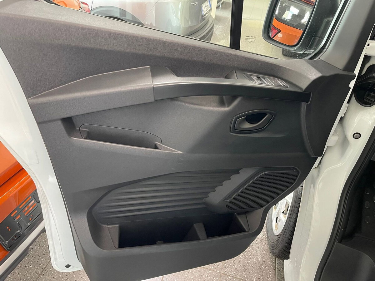 Renault Trafic 2.0 blue dci 110cv L2 Authentic (12)