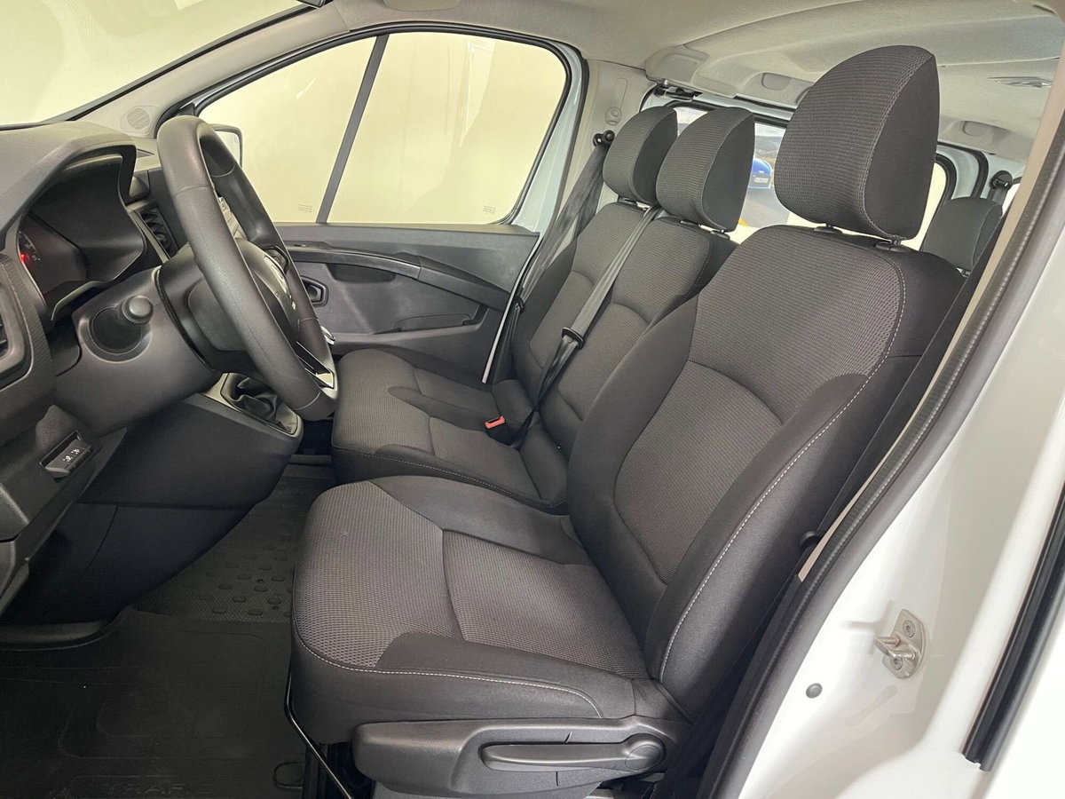 Renault Trafic 2.0 blue dci 110cv L2 Authentic (13)
