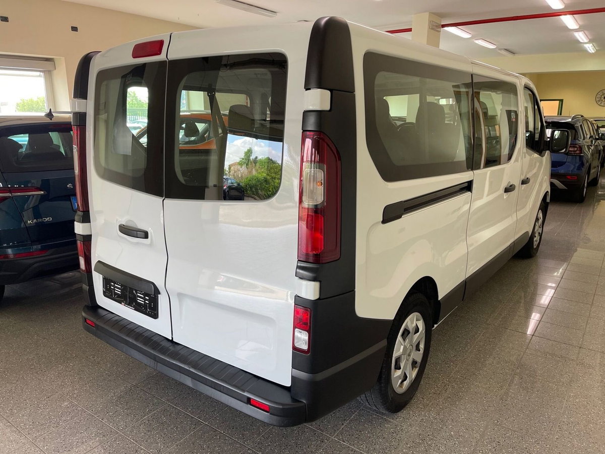 Renault Trafic 2.0 blue dci 110cv L2 Authentic (5)
