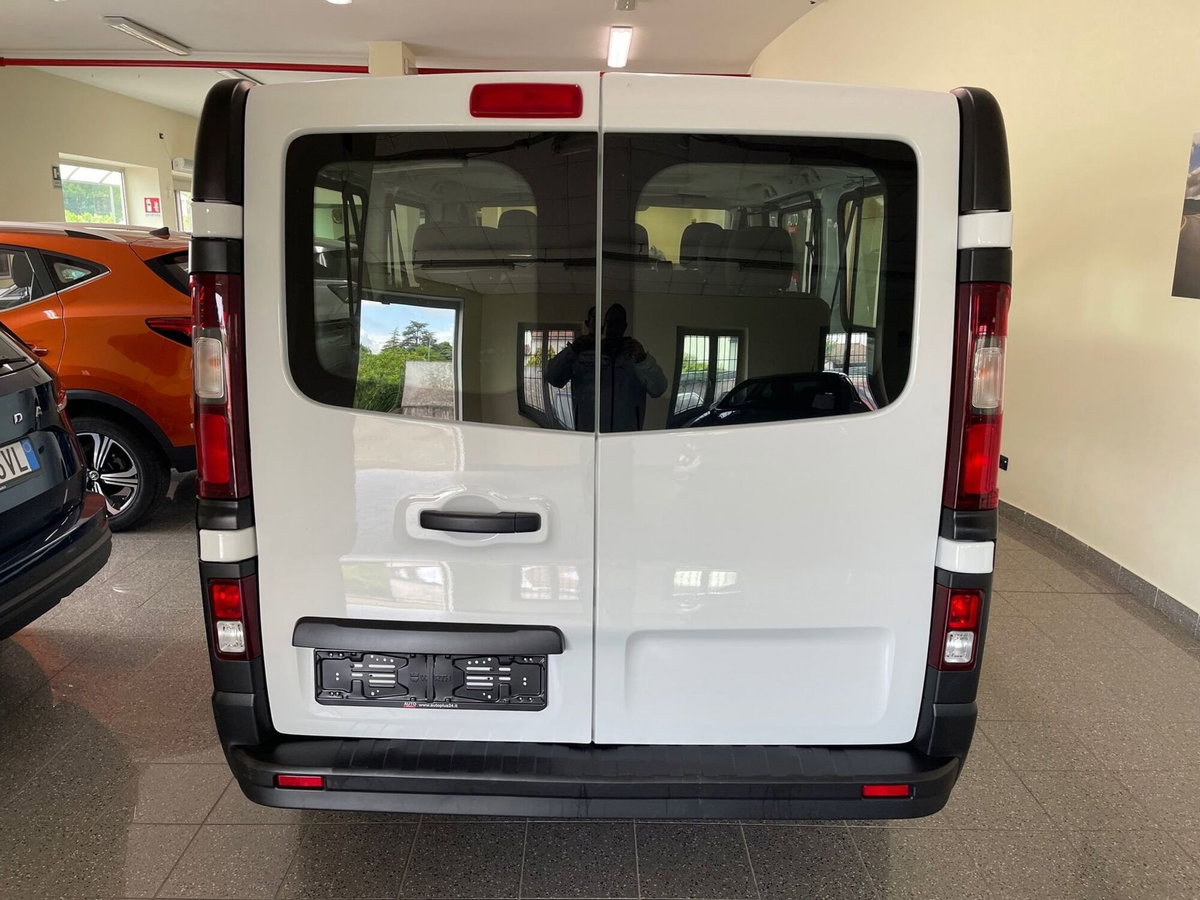 Renault Trafic 2.0 blue dci 110cv L2 Authentic (7)