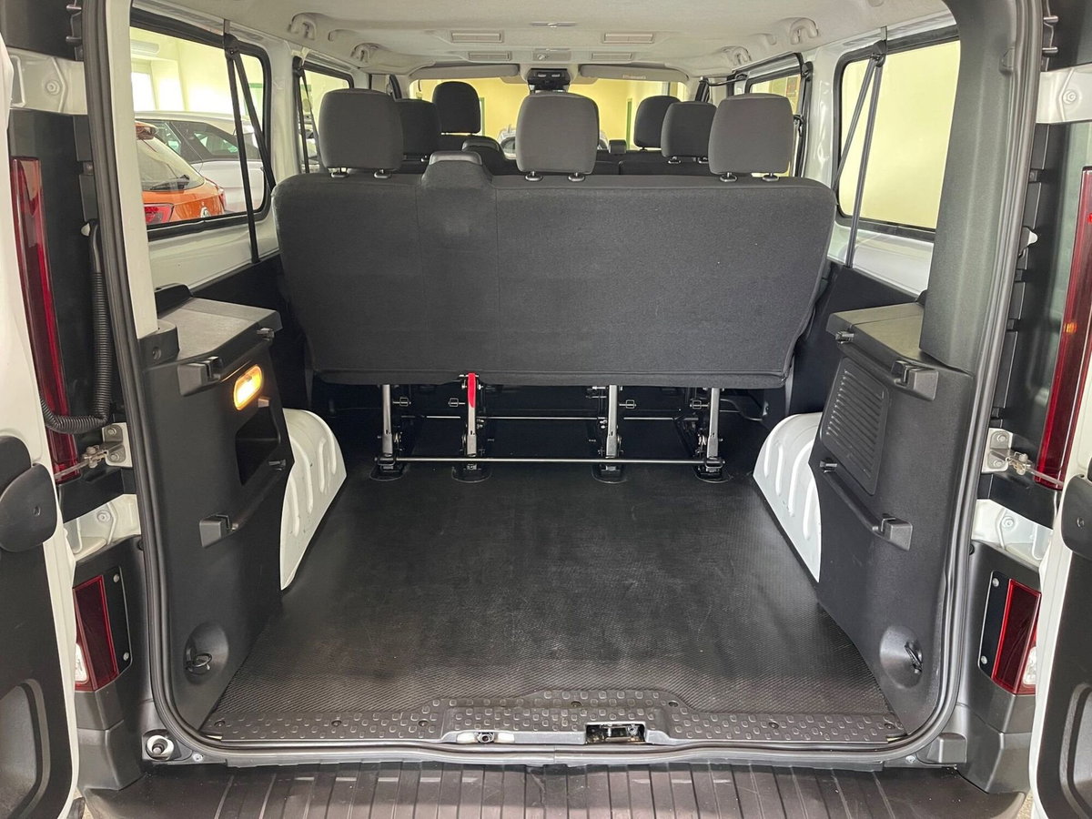Renault Trafic 2.0 blue dci 110cv L2 Authentic (8)