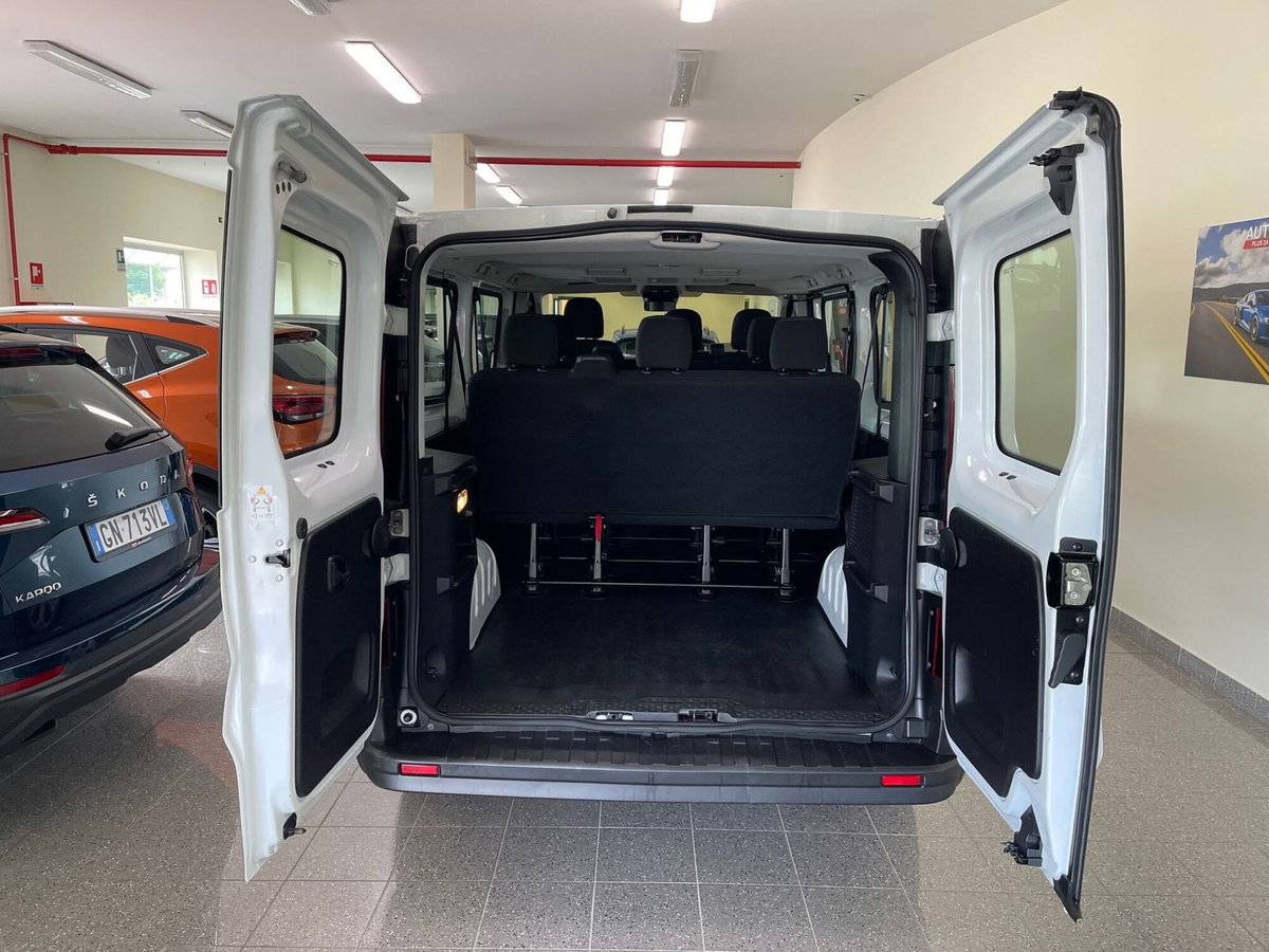 Renault Trafic 2.0 blue dci 110cv L2 Authentic (9)