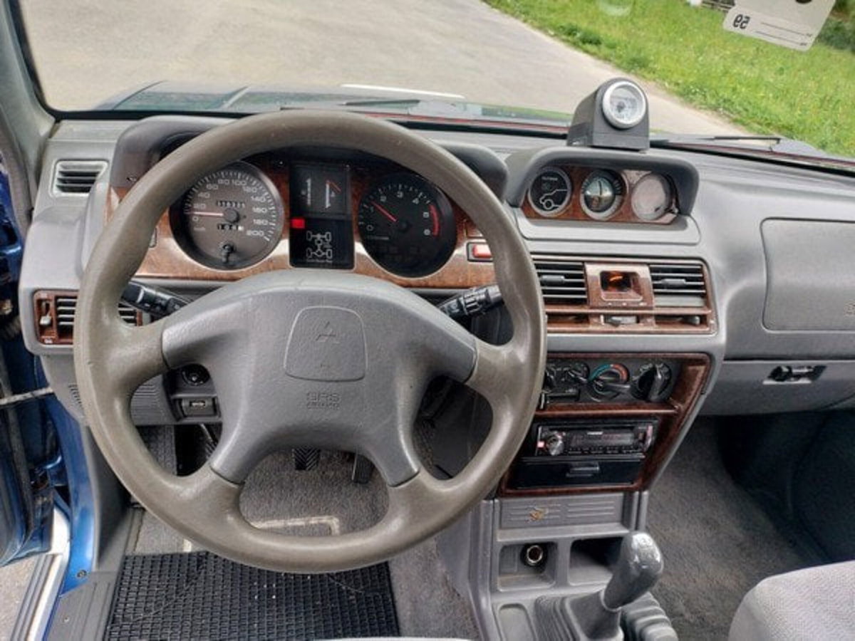 Mitsubishi Pajero 2.5 TDI Canvas-top GL (11)