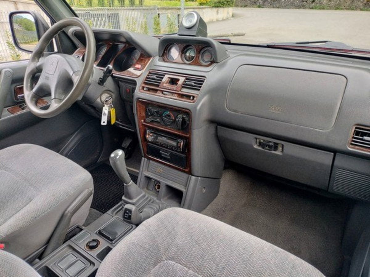 Mitsubishi Pajero 2.5 TDI Canvas-top GL (13)