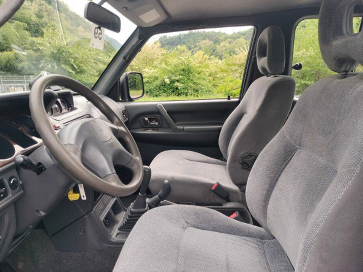 Mitsubishi Pajero 2.5 TDI Canvas-top GL (9)