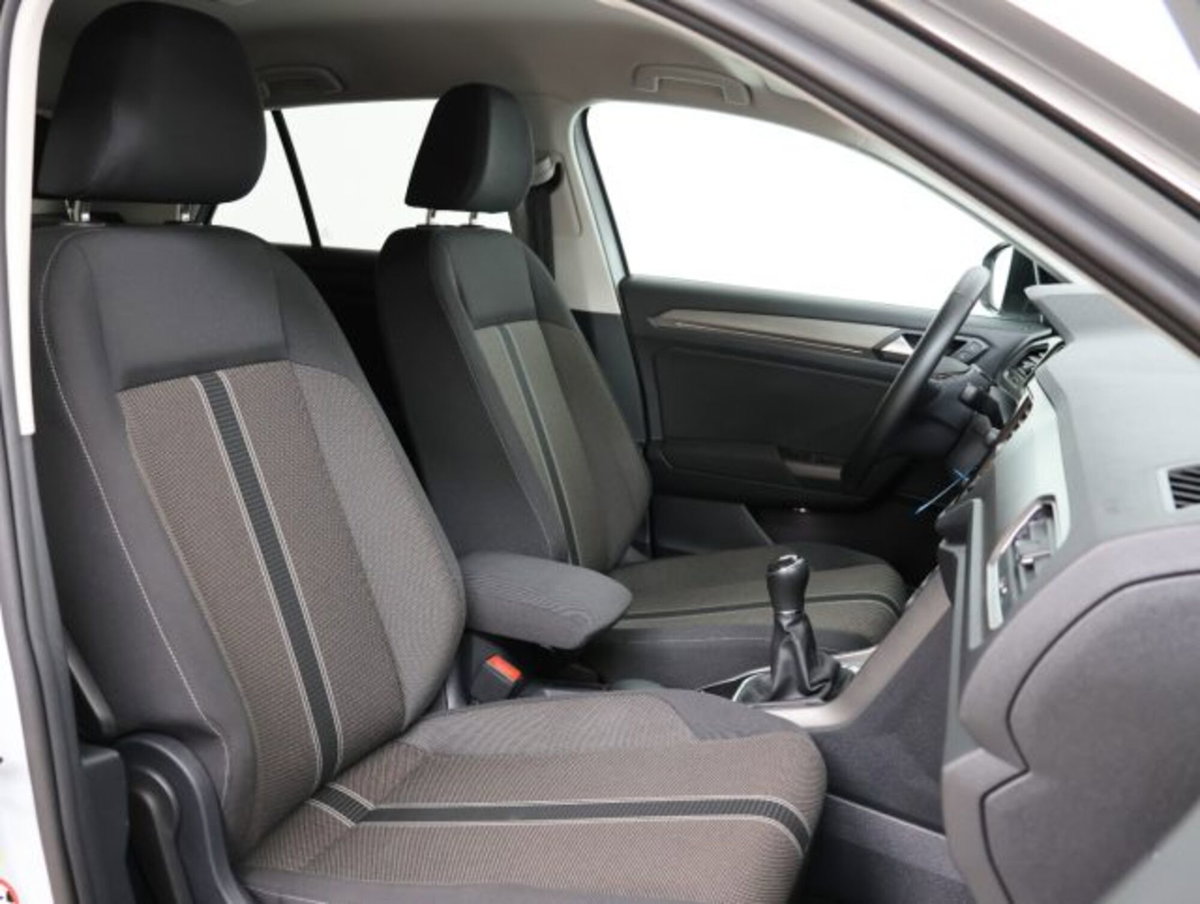 Volkswagen T-Roc 1.0 tsi Edition 110cv (11)
